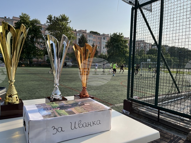 Общо 5300 лева събра благотворителен футболен турнир в Свищов за лечението на жена 
