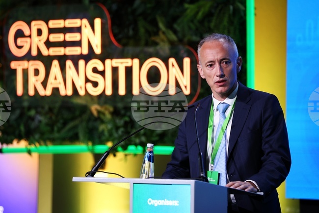 Според министъра на образованието и науката Красимир Вълчев е необходимо учебните програми да се реформират и да станат по-рамкови