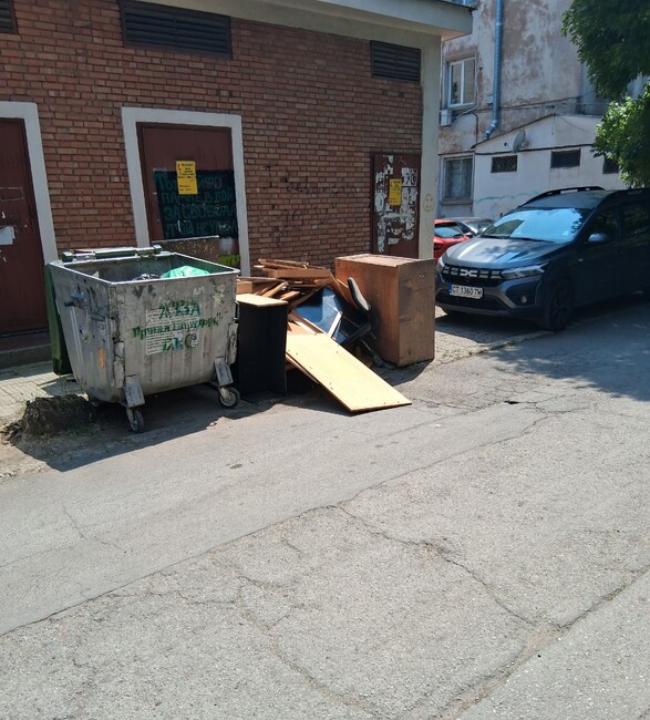 Изхвърлени мебели и парк, зает от заведение, в седмичната справка за нарушения на Община Стара Загора