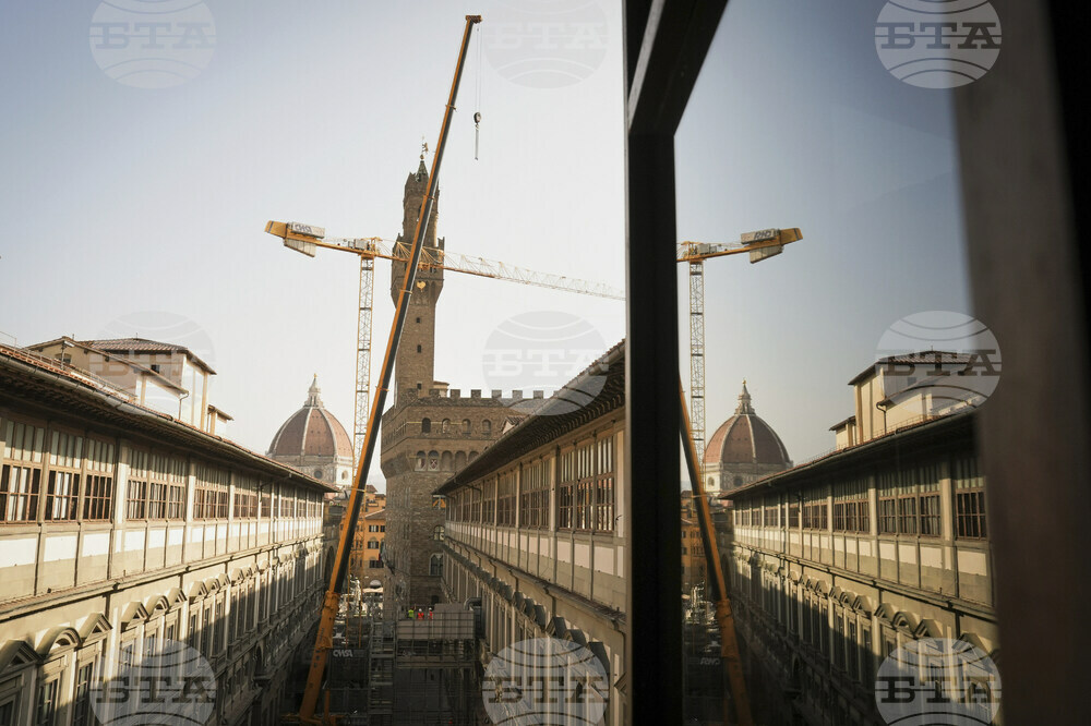 Italy Uffizi Crane