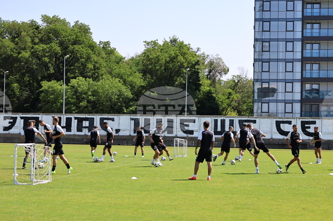 Локомотив (Пловдив) се раздели с двама футболисти