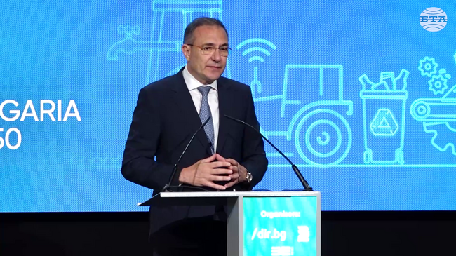 Трябва да влагаме в знанието на хората и техните умения, за да имаме високи технологии, каза министър Борислав Гуцанов