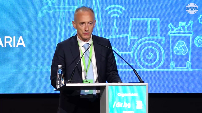 Според министъра на образованието и науката Красимир Вълчев е необходимо учебните програми да се реформират и да станат по-рамкови