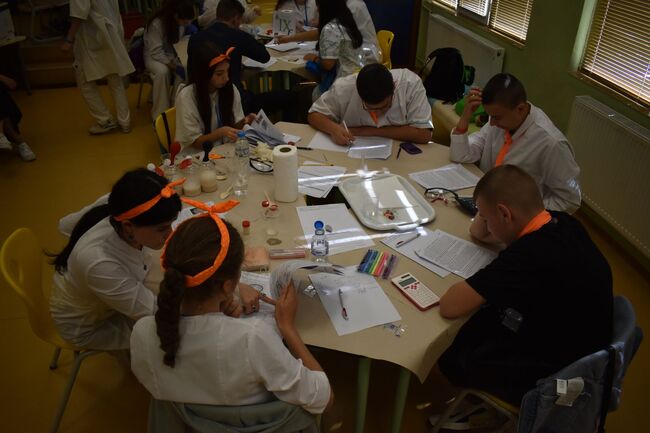 Над 60 ученици участваха в националното състезание „Природните науки в кухнята“