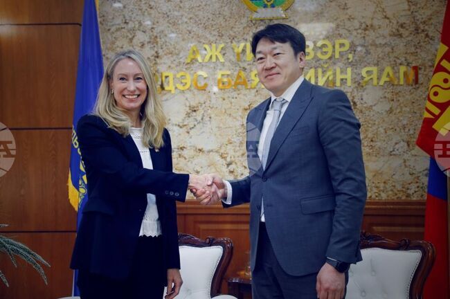 МОНЦАМЕ: Монголия ще си сътрудничи с Великобритания в сферата на полезните изкопаеми