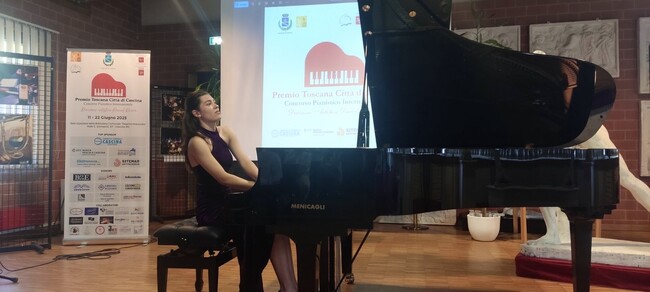 Русенска пианистка се завърна с първа награда от международен конкурс в Италия