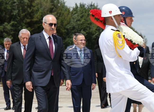 Председателят на турския парламент Нуман Куртулмуш посети мавзолея на Ататюрк „Анъткабир“