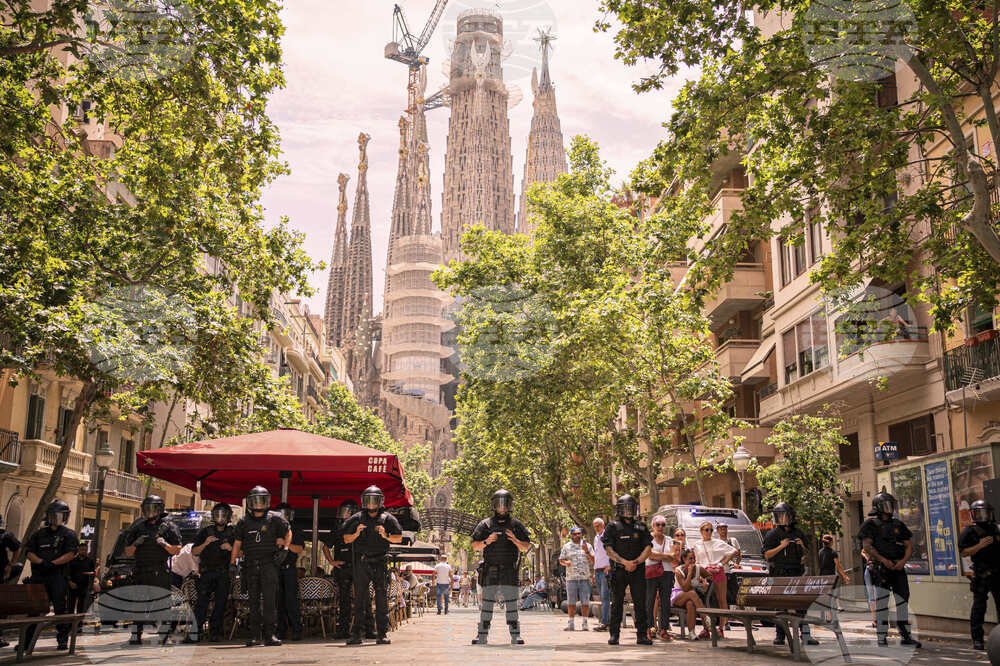 Барселона, най-натовареното круизно пристанище в Европа, намалява капацитета си заради опасения от свръхтуризъм