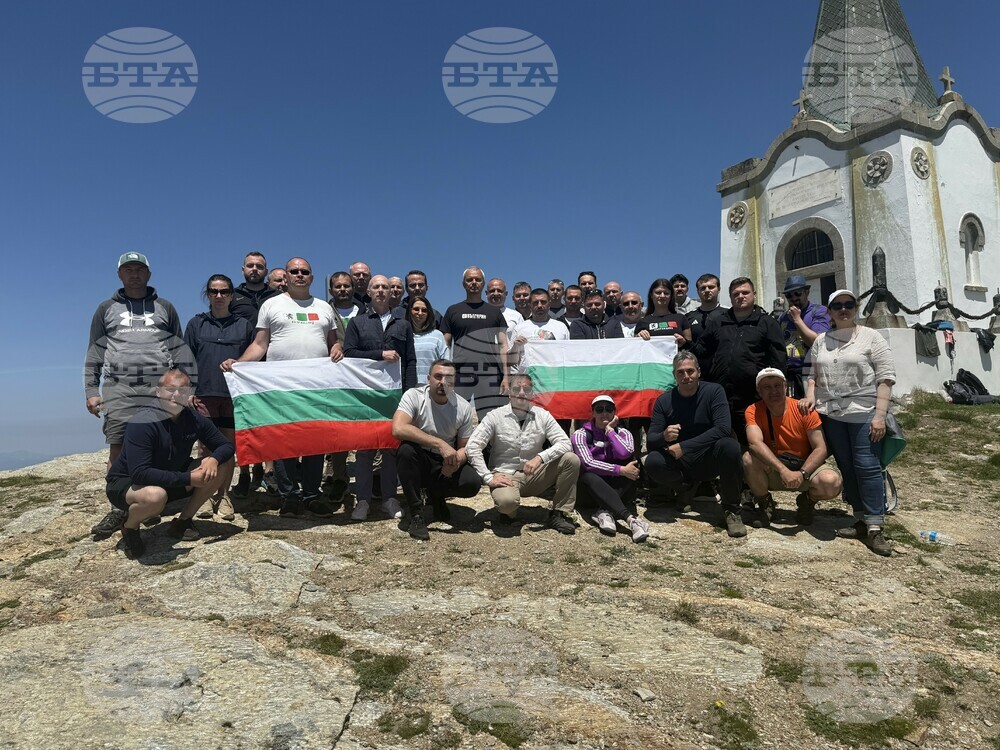 “Възраждане” изкачиха връх Каймакчалан за единадесетата си годишнина