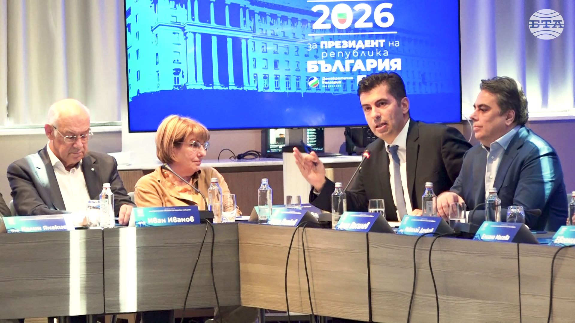 Трябва да изберем президент, който не е само на демократичната общност, а който е на всички свободни българи в България, каза Кирил Петков