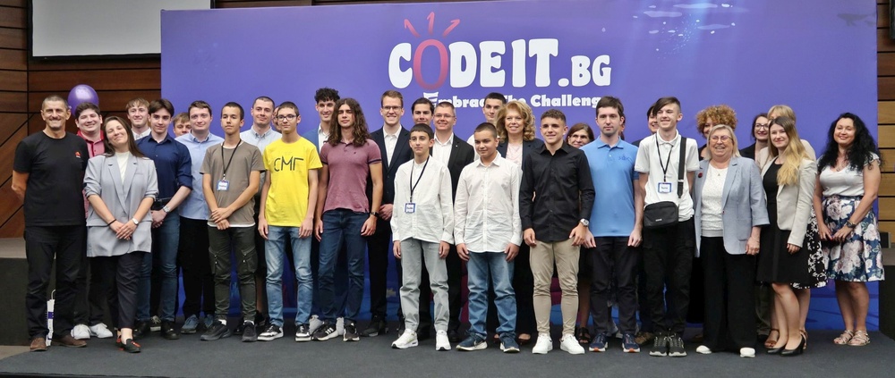 Информационните технологии са от най-бързо развиващите се сектори на българската икономика, каза Илияна Йотова на конкурса „CodeIT“