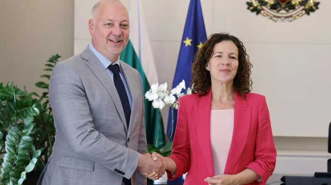 Prime Minister Zhelyazkov, Commissioner Minzatu Discuss European Instruments in Support of Employment