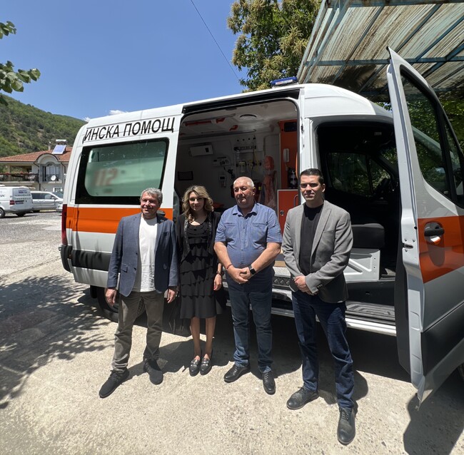 ИТН връчи ключовете за високопроходима линейка на община Кресна