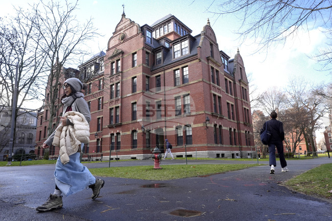 Държавният департамент на САЩ разследва участието на Харвардския университет в програма за обмяна на посетители 