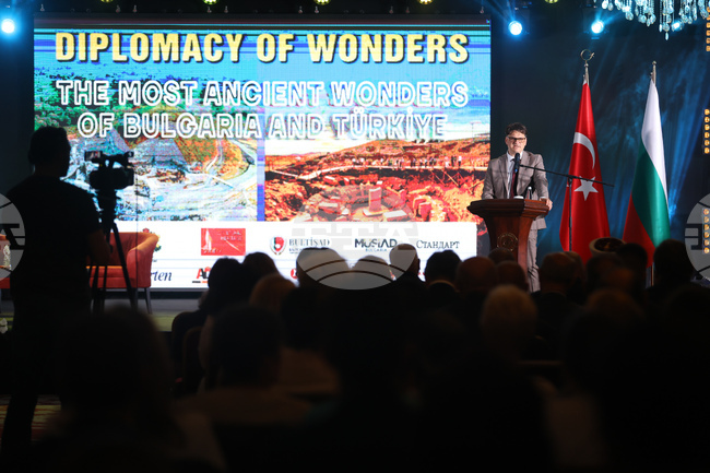 Министърът на културата Мариан Бачев за „Дипломация на чудесата": Такива събития градят бъдещето