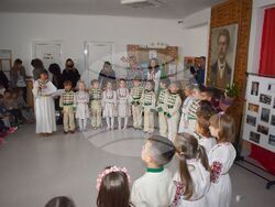 Кметът Денчо Бояджиев и заместник-кметът Хабибе Расим бяха гости на тържество в ДГ“Васил Левски“, с което бе отбелязала 150-годишнината от гибелта на Апостола на Свободата