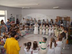 Кметът Денчо Бояджиев и заместник-кметът Хабибе Расим бяха гости на тържество в ДГ“Васил Левски“, с което бе отбелязала 150-годишнината от гибелта на Апостола на Свободата