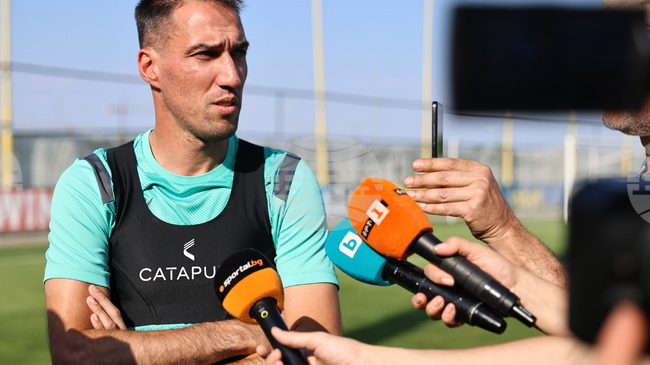 От Ботев Пловдив отрекоха да са водени преговори с Ивелин Попов и опровергаха информацията за интерес към футболисти на Берое