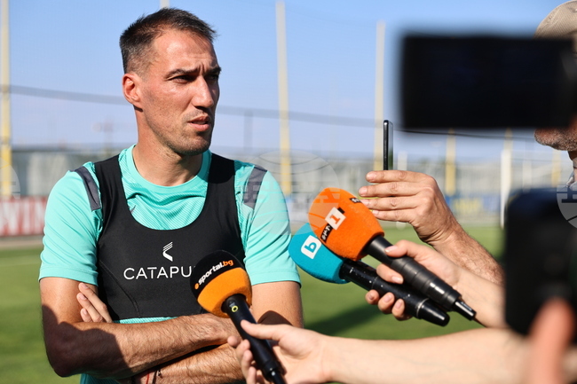 От Ботев Пловдив отрекоха да са водени преговори с Ивелин Попов и опровергаха информацията за интерес към футболисти на Берое