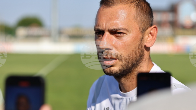 Новият наставник на Ботев (Пловдив) Лъчезар Балтанов определи група от 21 футболисти за мача с Лудогорец, Тодор Неделев пропуска срещата