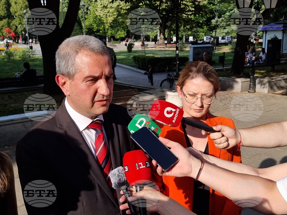 Информационна кампания и инструменти срещу спекулата ще премахнат притесненията за еврозоната, казаха Иван Кръстев и Цветелина Пенкова