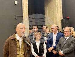 Министър Найден Тодоров подари на Джон Малкович книга за богатото културно наследство на страната ни