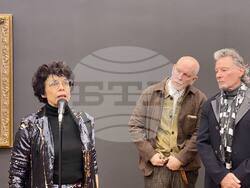 Министър Найден Тодоров подари на Джон Малкович книга за богатото културно наследство на страната ни