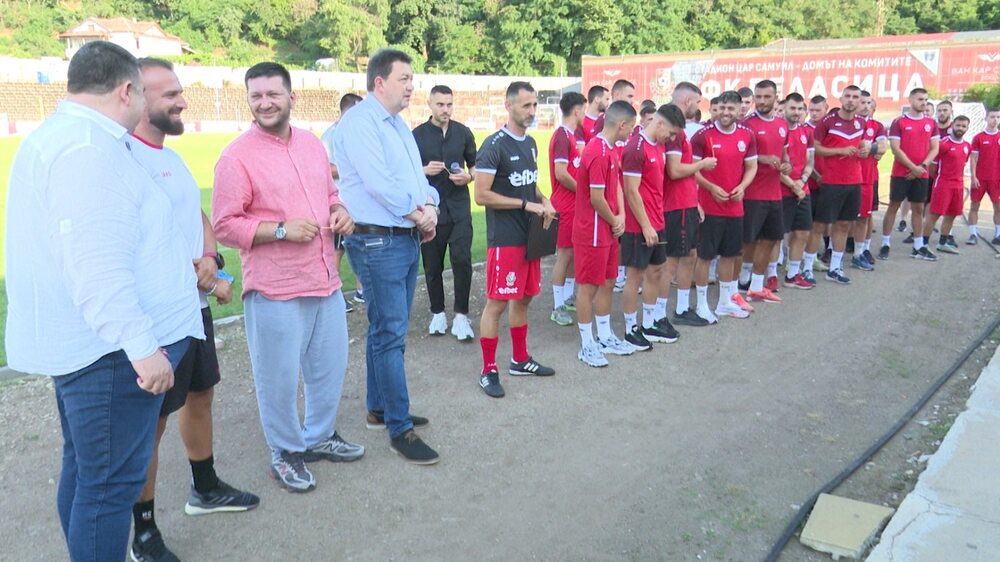 Втородивизионният Беласица (Петрич) започна подготовка с четири нови попълнения и водосвет за здраве, късмет и благополучие през новия сезон