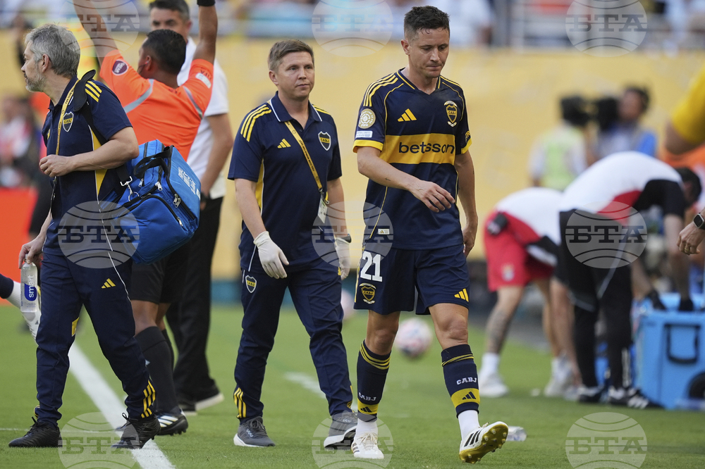 ФИФА наложи наказание от четири мача на двама футболисти на Бока Хуниорс, които получиха червени картони в първия мач от Световното клубно първенство в САЩ