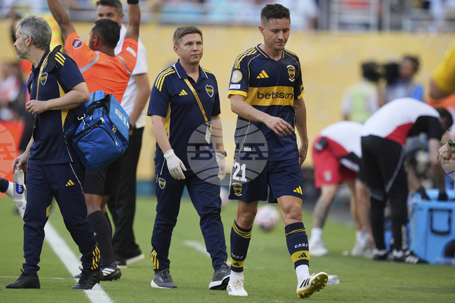 ФИФА наложи наказание от четири мача на двама футболисти на Бока Хуниорс, които получиха червени картони в първия мач от Световното клубно първенство в САЩ