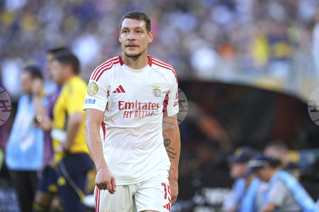 Пиза е вариант за нов отбор на нападателя на Комо Андреа Белоти