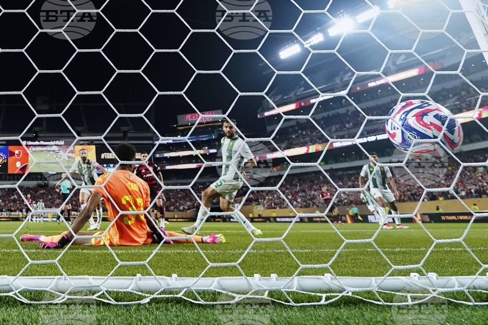 APTOPIX CWC Soccer Flamengo Esperance de Tunis