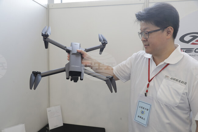 Тайванското министерство на отбраната обучава военнослужещи да свалят дронове 