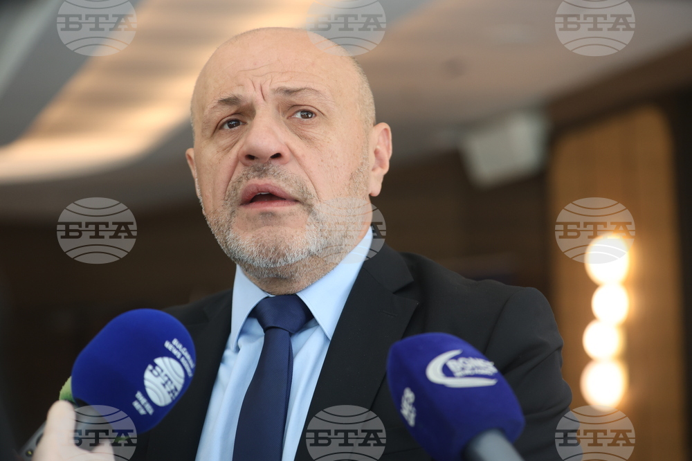 България разполага с 4,8 милиарда лева за енергийно обновяване на жилищни сгради, каза вицепремиерът Томислав Дончев