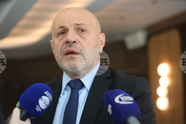 България разполага с 4,8 милиарда лева за енергийно обновяване на жилищни сгради, каза вицепремиерът Томислав Дончев