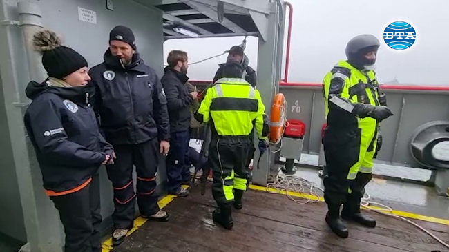 „Св. св. Кирил и Методий“ прие на борда си последната група български антарктици