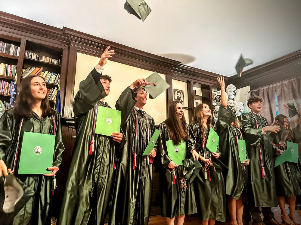 Училище „Христо Ботев” в Ню Йорк изпрати своя единадесети випуск