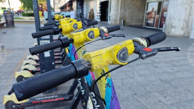 Кметове в Румъния искат законодателни промени за електрическите тротинетки заради зачестили инциденти