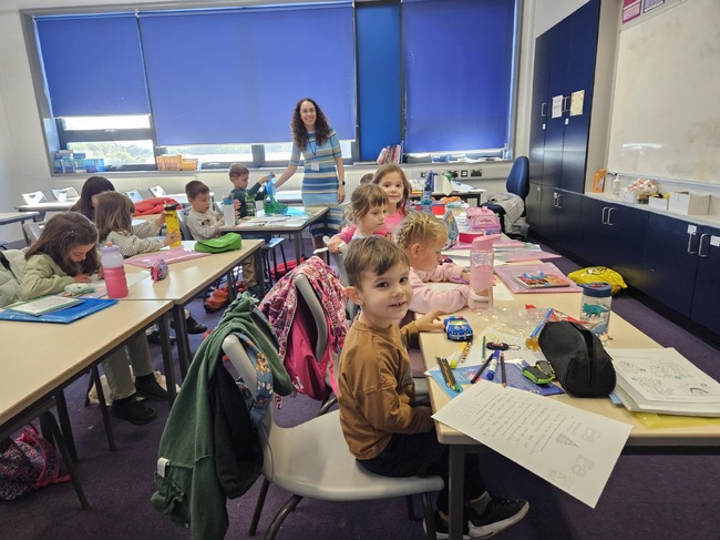 Българско неделно училище „Пламъче“ в Милтън Кийнс, Великобритания, започна записването на ученици за учебната 2025/2026 година