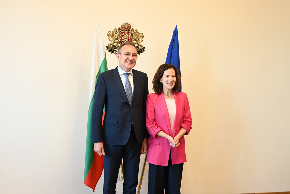 Министър Борислав Гуцанов настоя за подкрепа при осигуряването на достойни условия за възрастните хора пред заместник-председателя на ЕК 