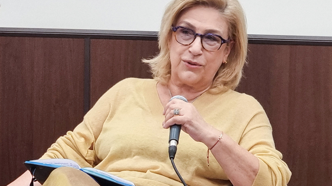 Modern Media Systematically Destroy Democracy - Political Scientist