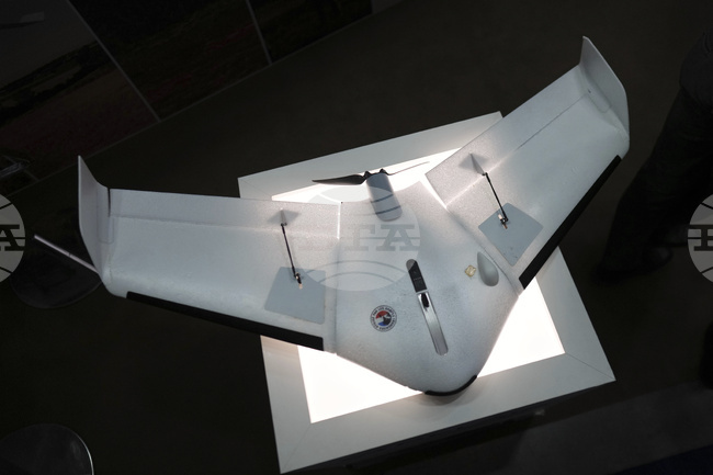 Турция представя нов модел дрон, който лети над морето с 30 килограма боеприпаси