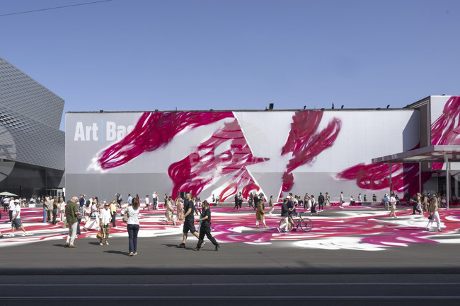 Изложението „Арт Базел“ започна с високи продажби въпреки забавянето на пазара