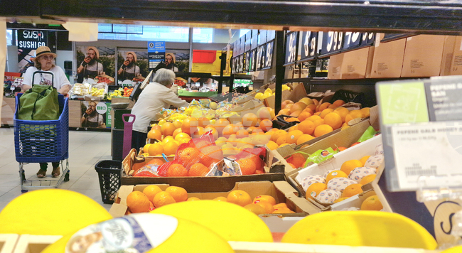 Румънската полиция разследва наличието на плодове с високи нива на пестициди и фалшифициран произход в търговската мрежа