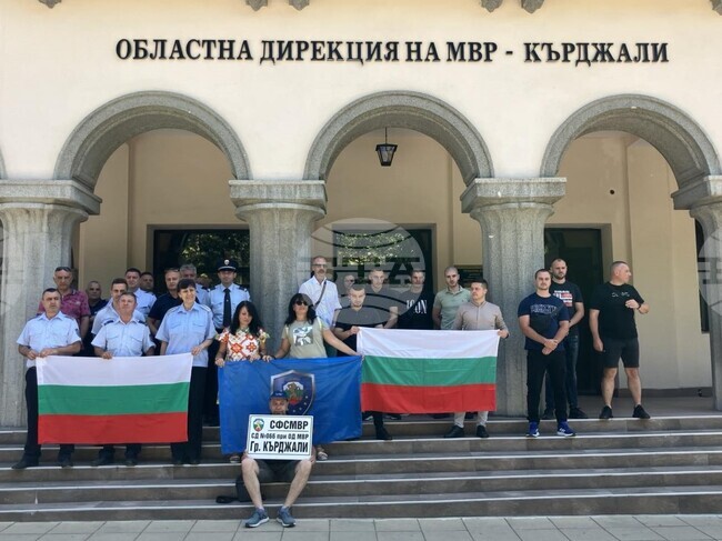 Полицаи от област Кърджали се обявиха в подкрепа на колегите си от Варна