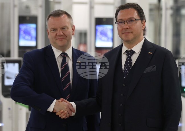 Британският министър за отношенията с ЕС Ник Томас-Симъндс пристигна на посещение у нас