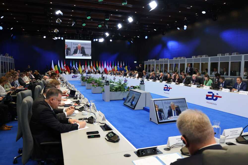 Иновациите могат да се превърнат в основен двигател за привличане и задържане на млади хора в селските райони, каза министър Тахов във Варшава