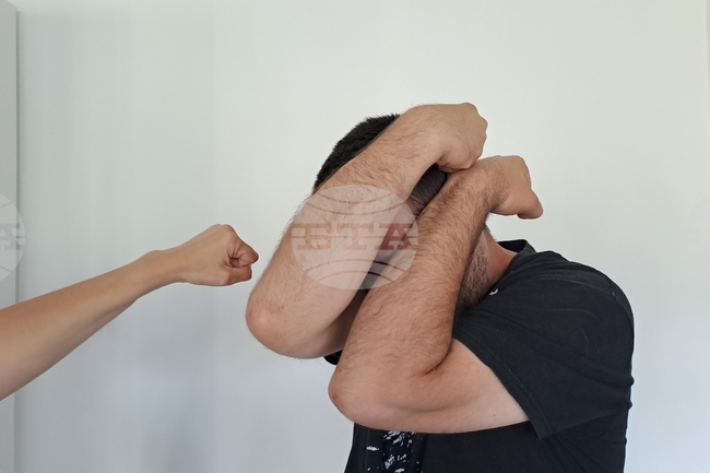 Задържаха мъж за домашно насилие в Смолян, пострадалата жена е със счупено ребро