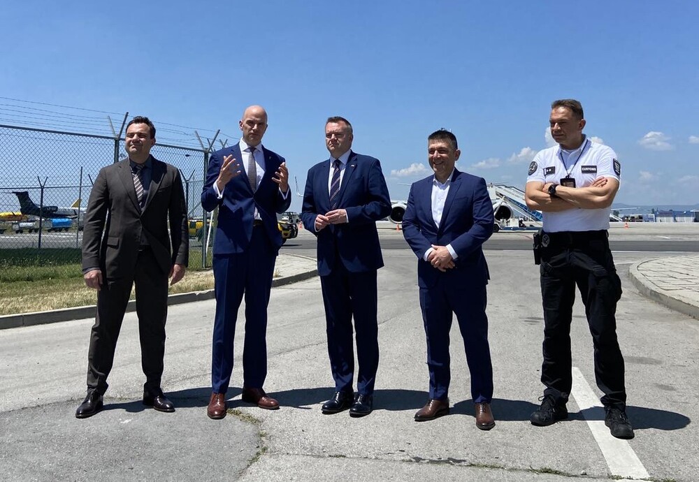 Агенция „Митници“: Над 60 български митнически служители са преминали обучение с британски специалисти