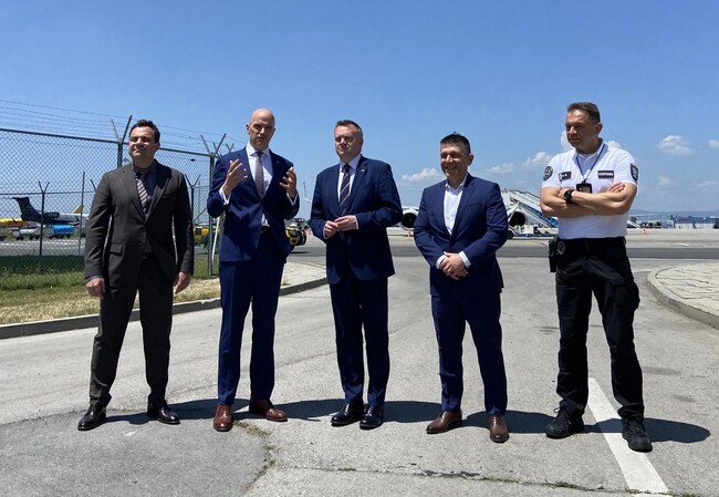 Агенция „Митници“: Над 60 български митнически служители са преминали обучение с британски специалисти